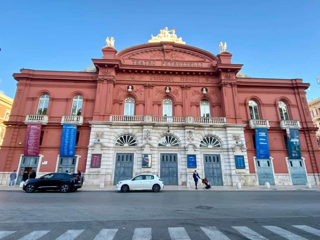 teatro petruzzelli bari