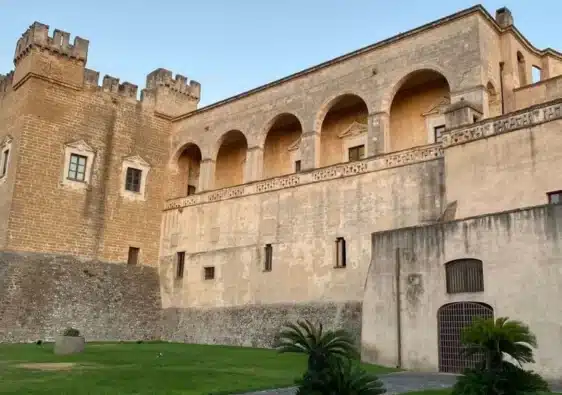 Mesagne-Puglia-castello
