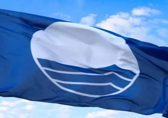 blue-flag-beach-puglia